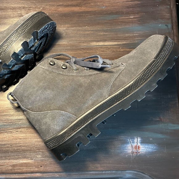 Naot never worn grey suede boots (model: "canoe") - Picture 5 of 5